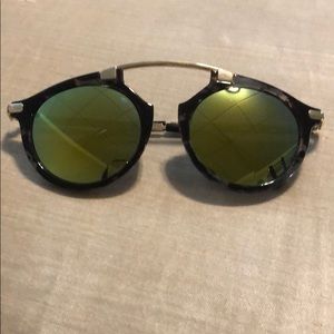GREY BLACK TORTOISE FRAMED SUNGLASSES W/ GOLD